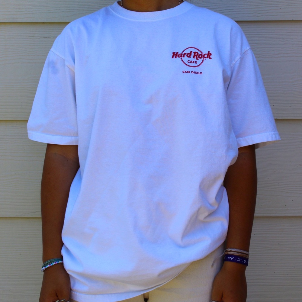 hard rock “San Diego” cafe t-shirt style, size large/grande, white tee